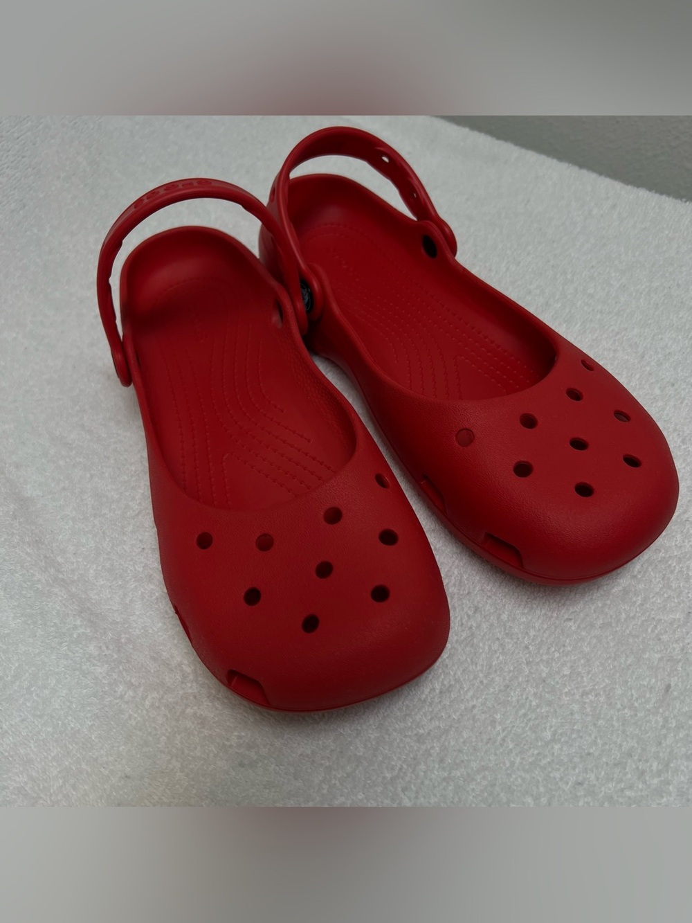 Crocs Red Mary Jane Slip-On Shoes Sz 9 Like New